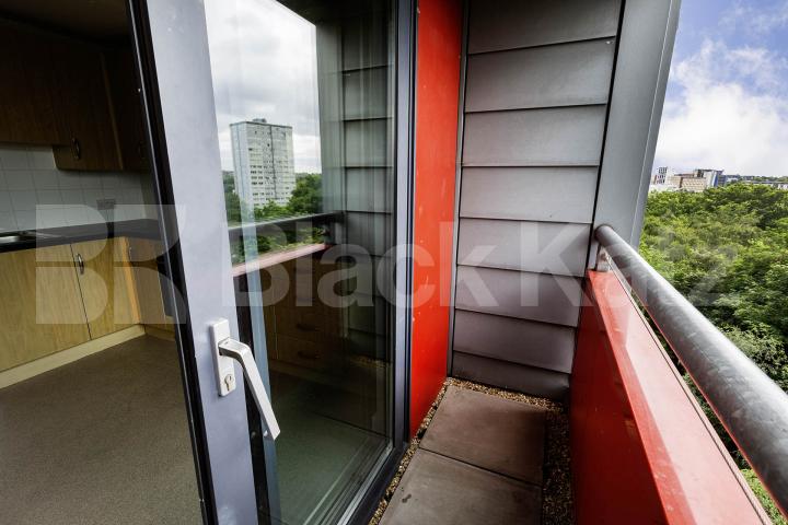 locate din a new build in the heart of Highbury close to Arsenal Station  Drayton Park, Highbury 